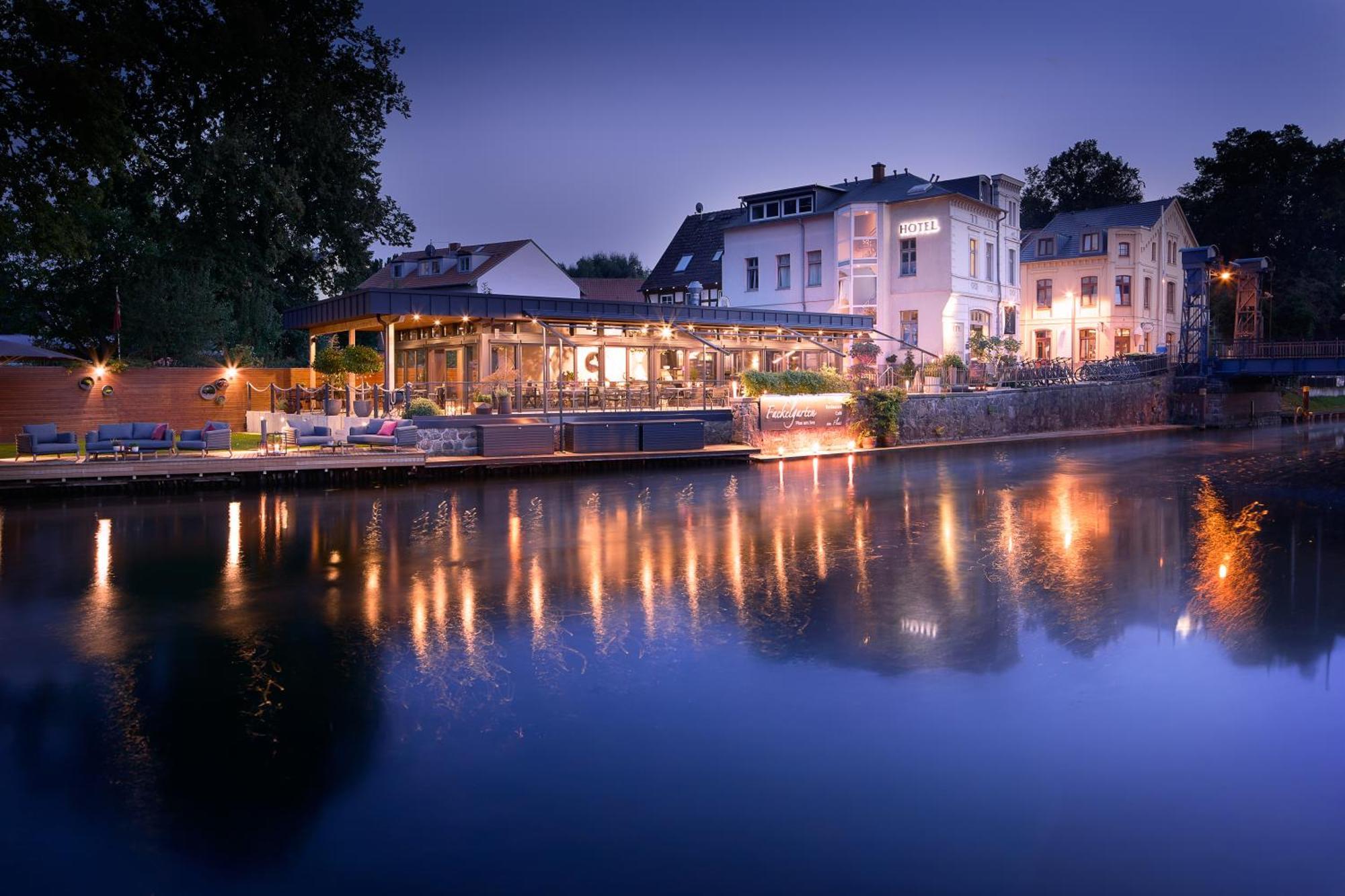 Hotel & Restaurant Fackelgarten Plau Am See Exterior photo